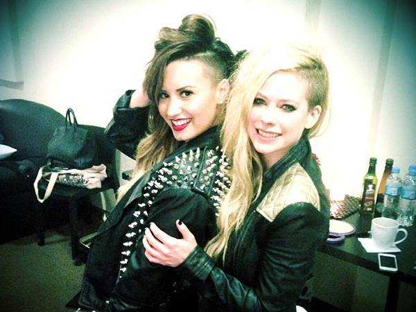 Demi Lovato Bayar USD 400 untuk Meet and Greet dengan Avril Lavigne?